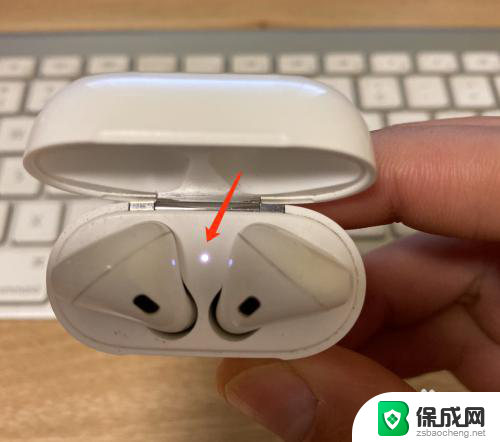 苹果蓝牙耳机怎么进入配对模式 Win10 如何连接苹果 AirPods